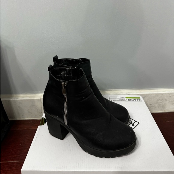 Boots - Picture 1 of 4